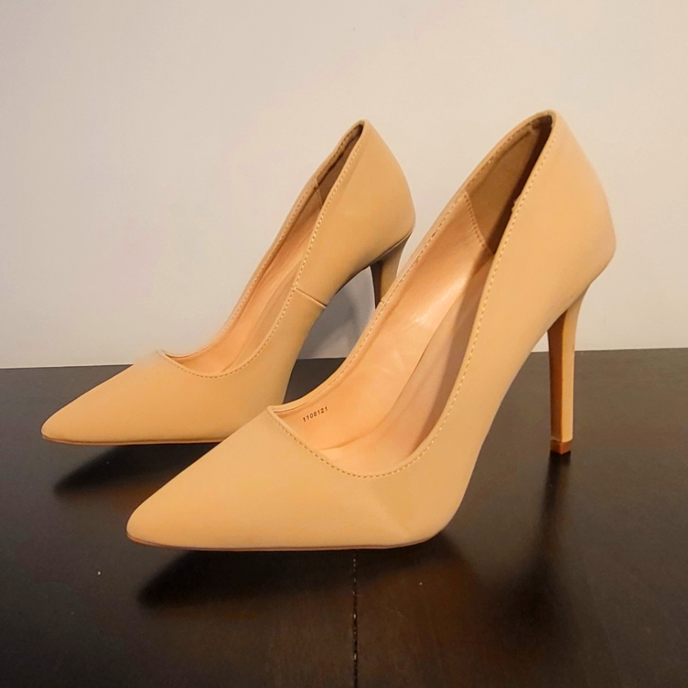 Nude Pumps